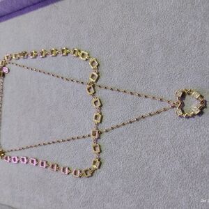 Chic Gold Necklace with Geometric Design